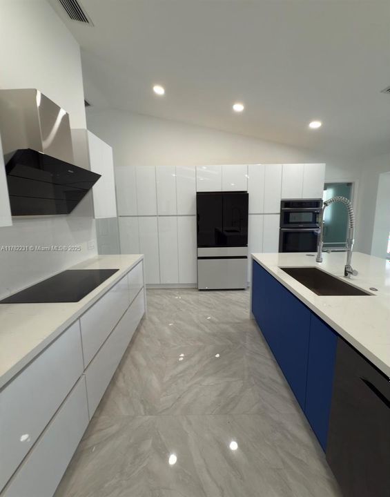 Недавно продано: $1,675,000 (5 спален, 3 ванн, 2150 Квадратных фут)