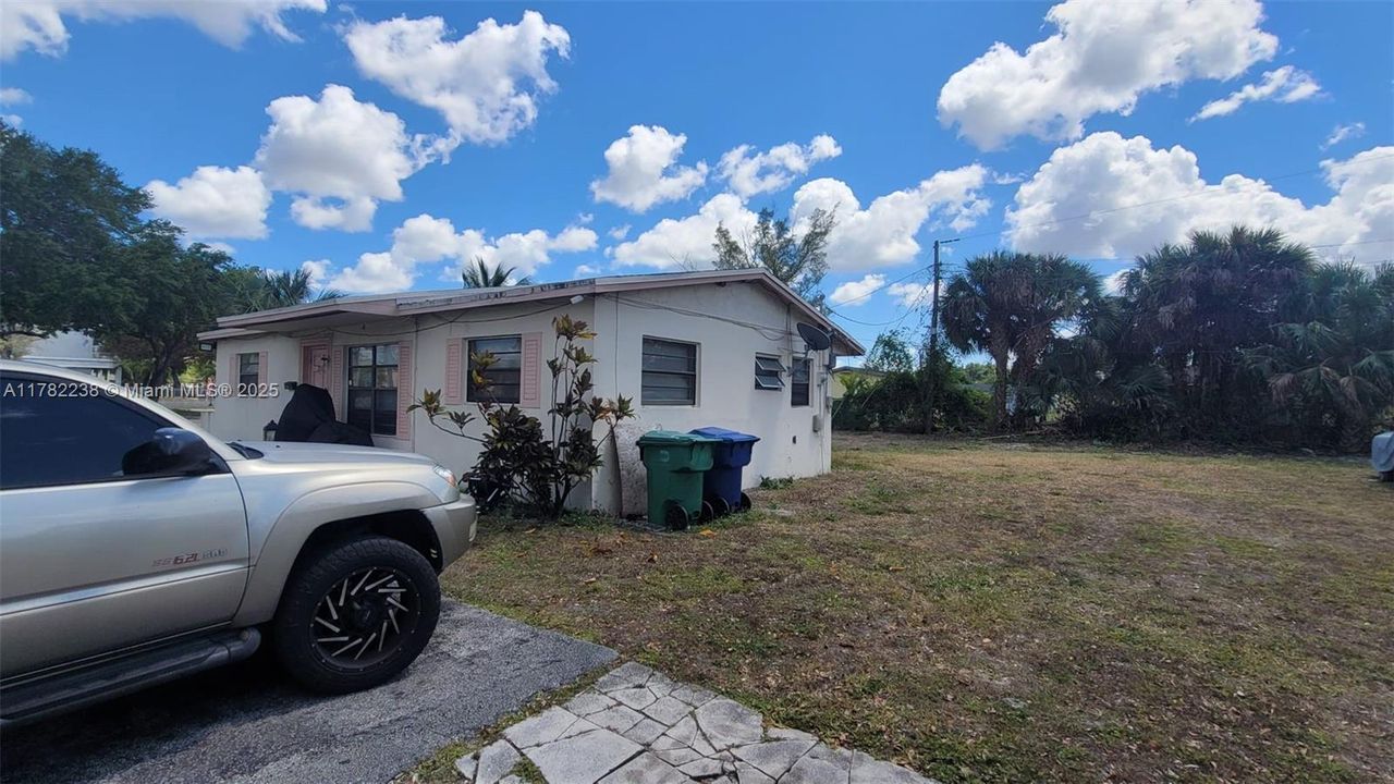 Recently Sold: $450,000 (3 beds, 2 baths, 1165 Square Feet)