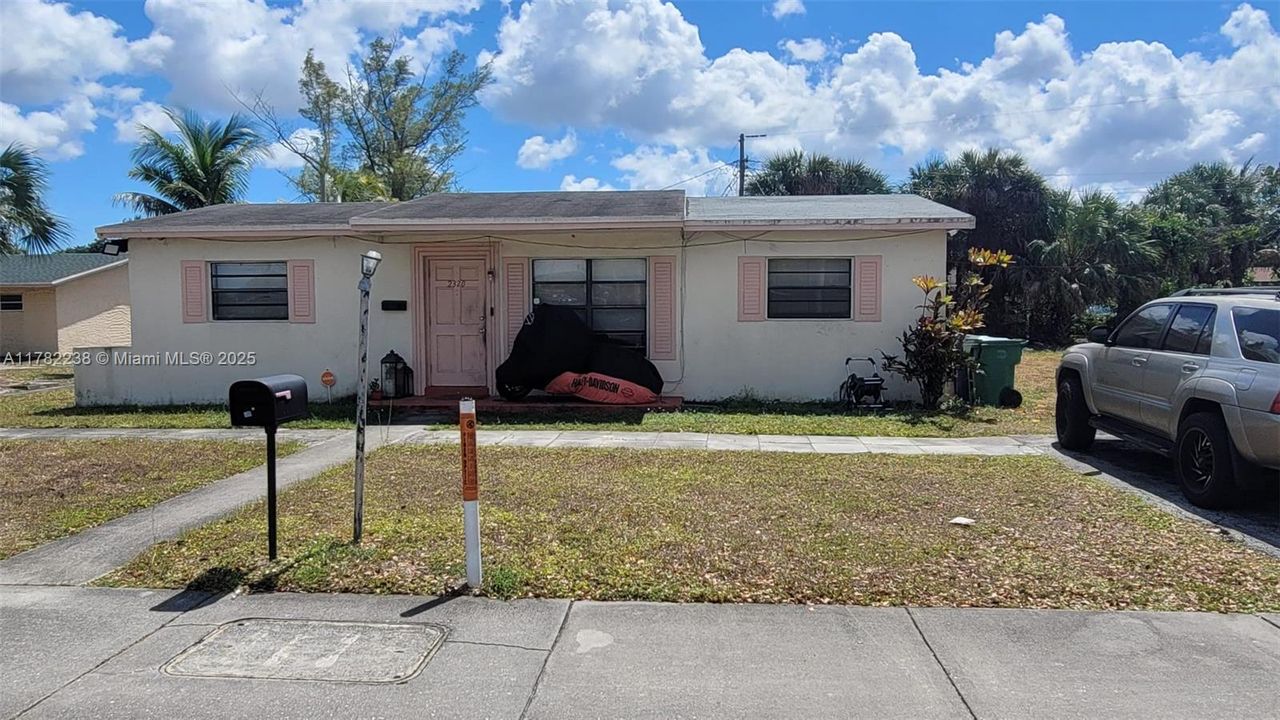 Recently Sold: $450,000 (3 beds, 2 baths, 1165 Square Feet)