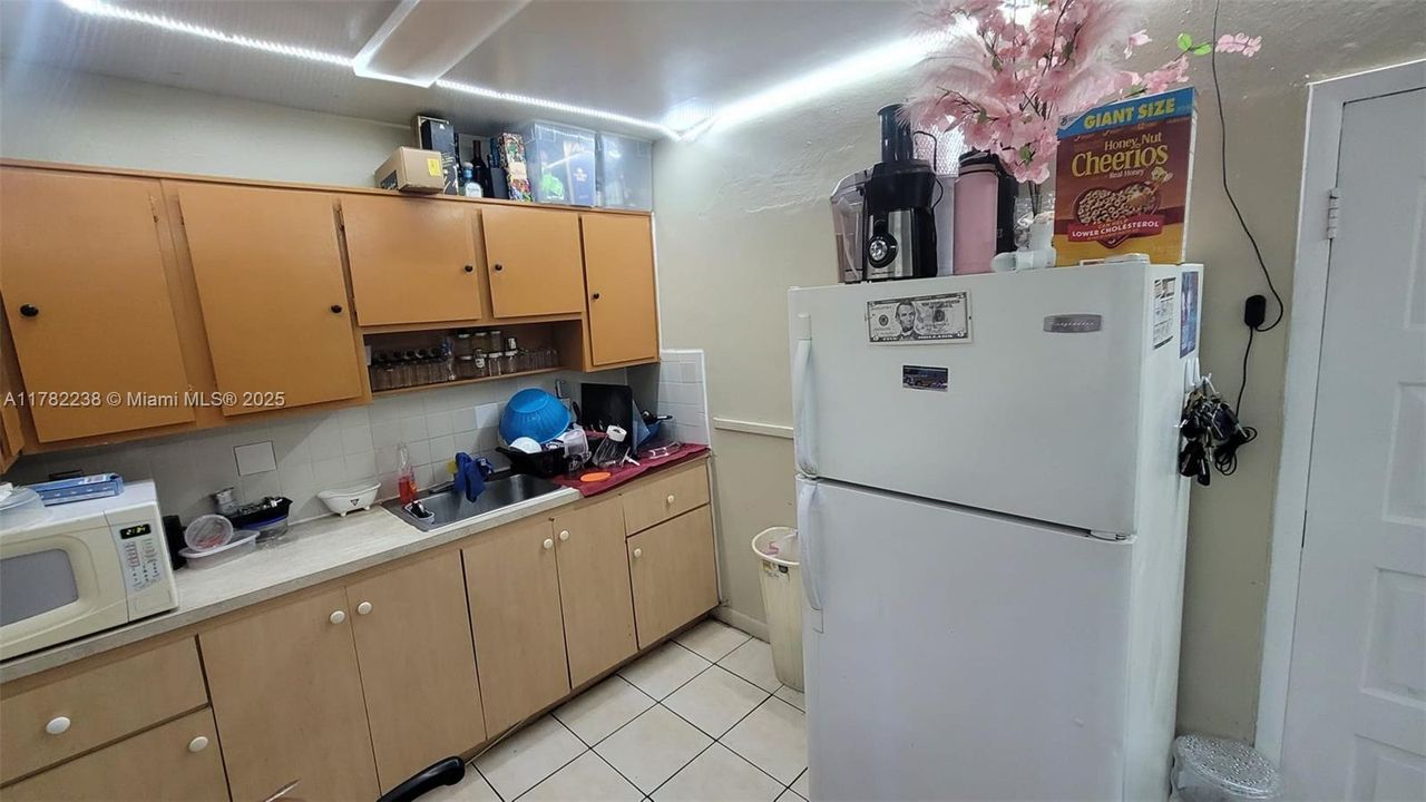 Recently Sold: $450,000 (3 beds, 2 baths, 1165 Square Feet)