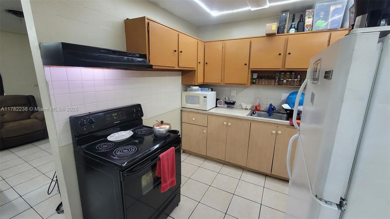 Recently Sold: $450,000 (3 beds, 2 baths, 1165 Square Feet)