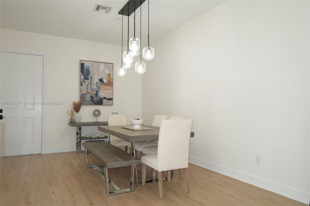 Недавно арендовано: $4,550 (3 спален, 2 ванн, 2092 Квадратных фут)