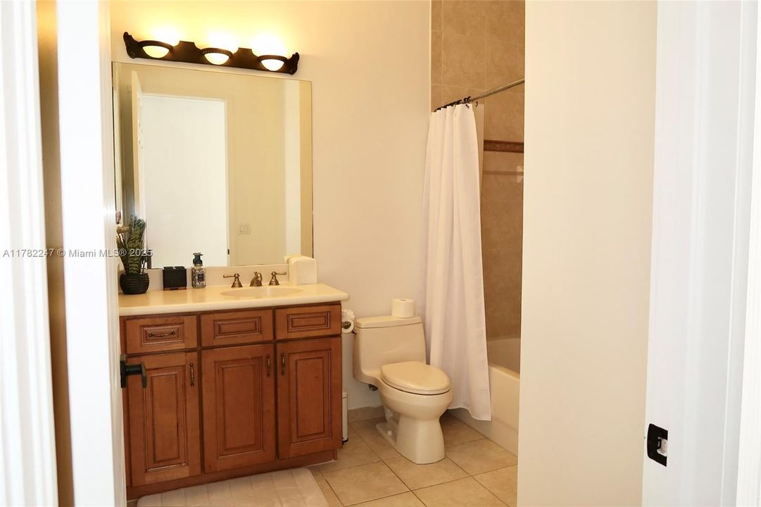 Full guest bathroom upstairs