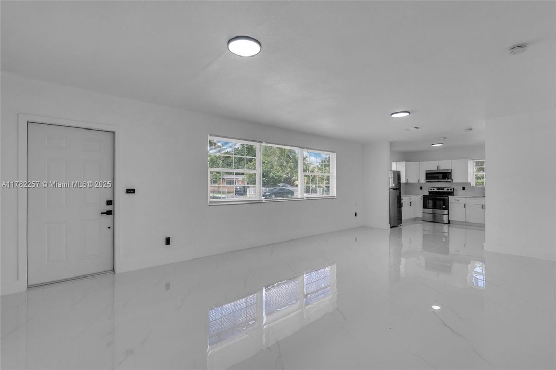 Recently Sold: $595,000 (3 beds, 2 baths, 1560 Square Feet)