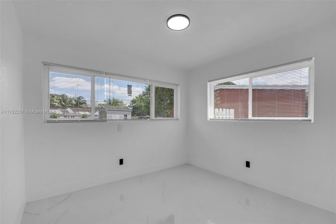 Recently Sold: $595,000 (3 beds, 2 baths, 1560 Square Feet)