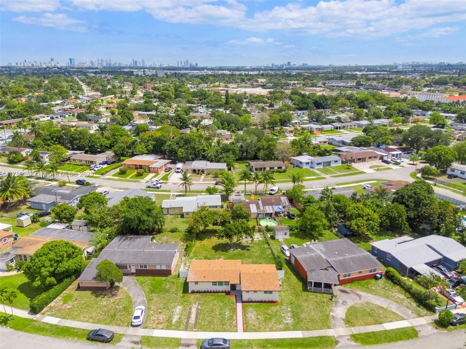 Recently Sold: $595,000 (3 beds, 2 baths, 1560 Square Feet)