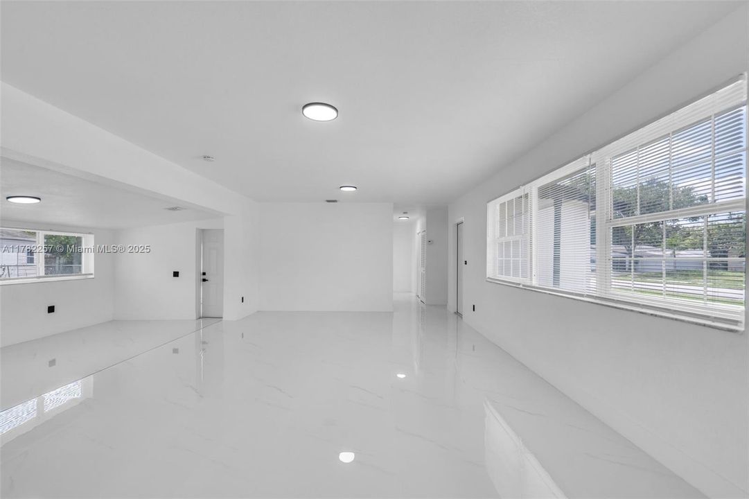 Recently Sold: $595,000 (3 beds, 2 baths, 1560 Square Feet)