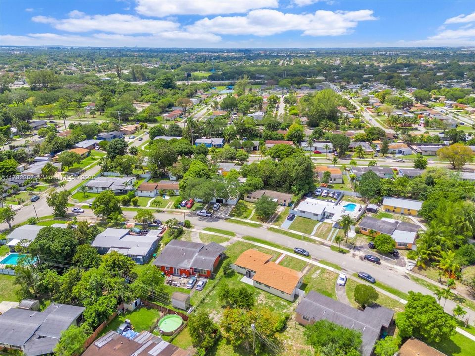 Recently Sold: $595,000 (3 beds, 2 baths, 1560 Square Feet)