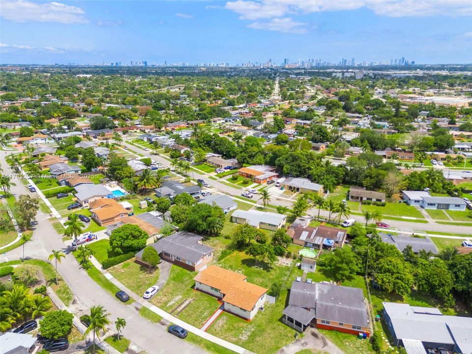 Recently Sold: $595,000 (3 beds, 2 baths, 1560 Square Feet)