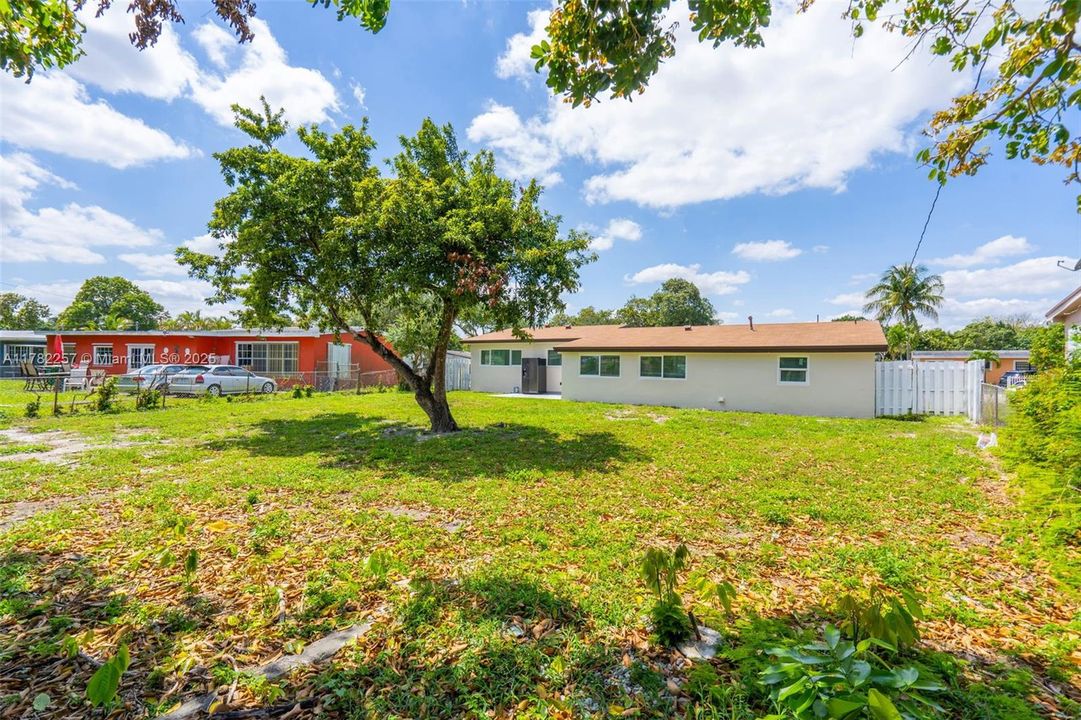 Recently Sold: $595,000 (3 beds, 2 baths, 1560 Square Feet)