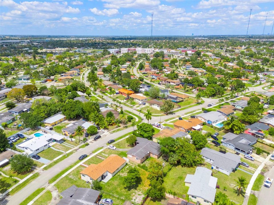 Recently Sold: $595,000 (3 beds, 2 baths, 1560 Square Feet)