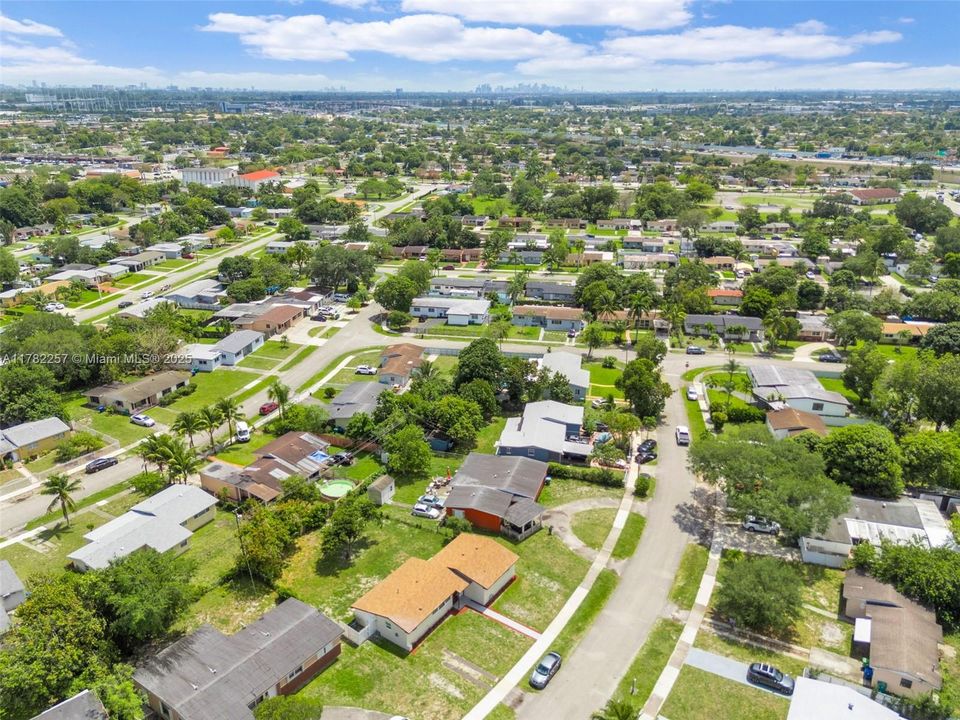 Recently Sold: $595,000 (3 beds, 2 baths, 1560 Square Feet)