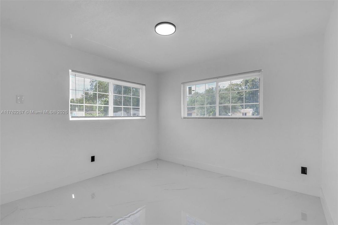 Recently Sold: $595,000 (3 beds, 2 baths, 1560 Square Feet)