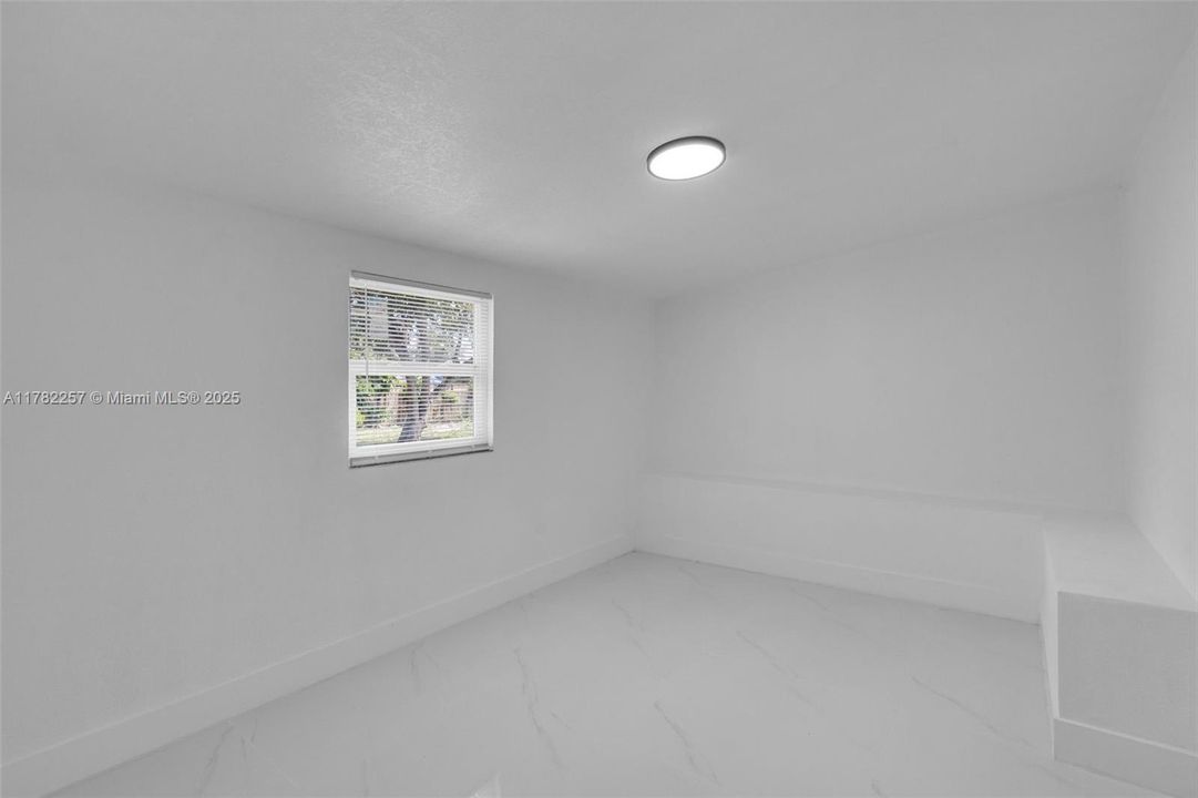 Recently Sold: $595,000 (3 beds, 2 baths, 1560 Square Feet)