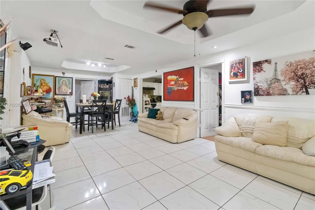 最近售出: $425,000 (4 贝兹, 2 浴室, 1268 平方英尺)