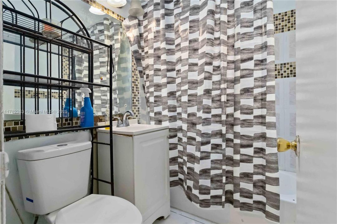 最近售出: $425,000 (4 贝兹, 2 浴室, 1268 平方英尺)