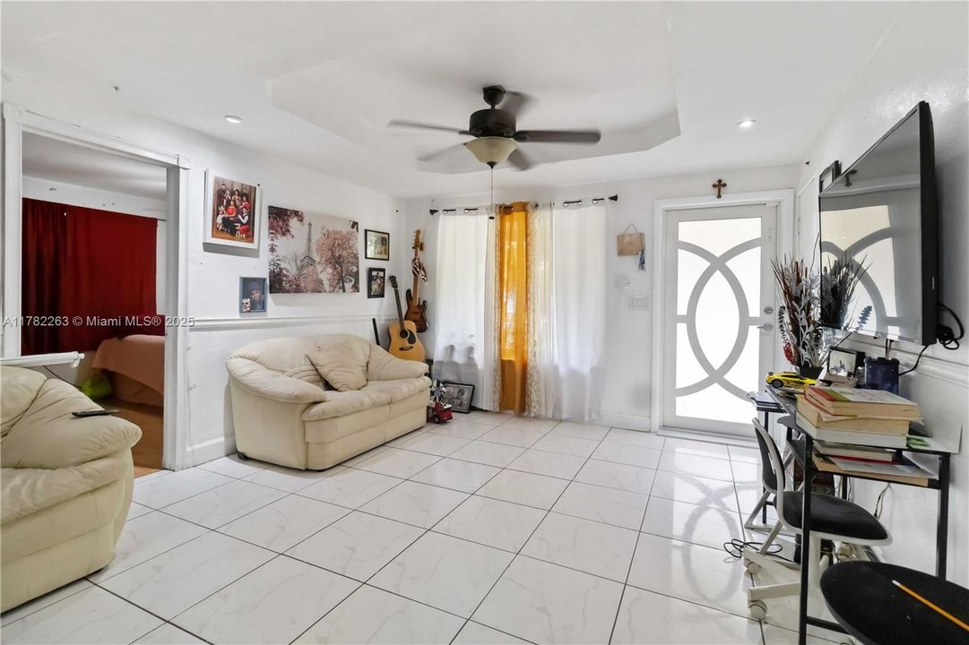 最近售出: $425,000 (4 贝兹, 2 浴室, 1268 平方英尺)