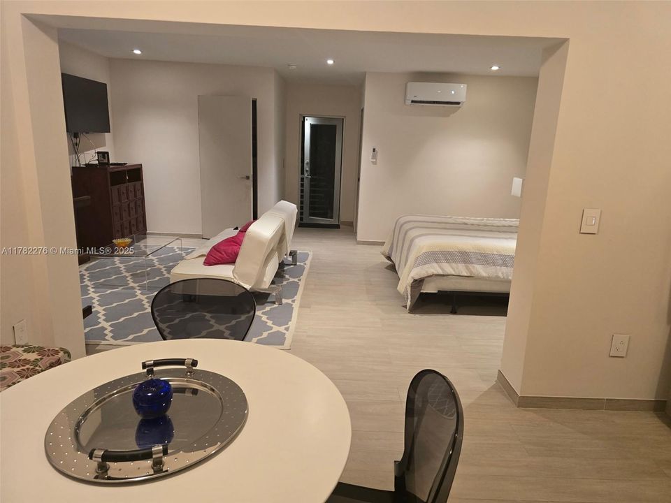 Recently Rented: $2,100 (0 beds, 1 baths, 4287 Square Feet)