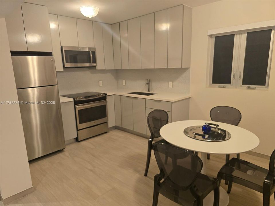 Recently Rented: $2,100 (0 beds, 1 baths, 4287 Square Feet)