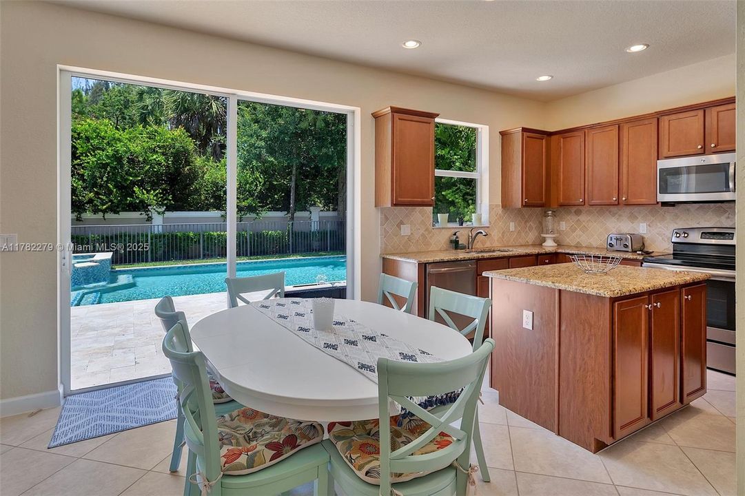 Недавно арендовано: $4,700 (5 спален, 3 ванн, 2816 Квадратных фут)