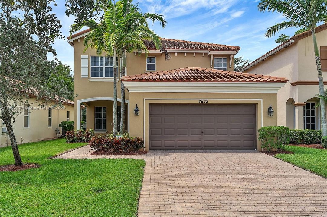 Недавно арендовано: $4,700 (5 спален, 3 ванн, 2816 Квадратных фут)