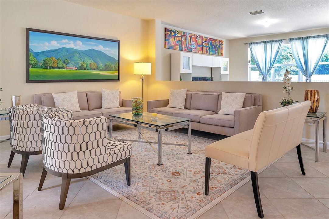 Недавно арендовано: $4,700 (5 спален, 3 ванн, 2816 Квадратных фут)