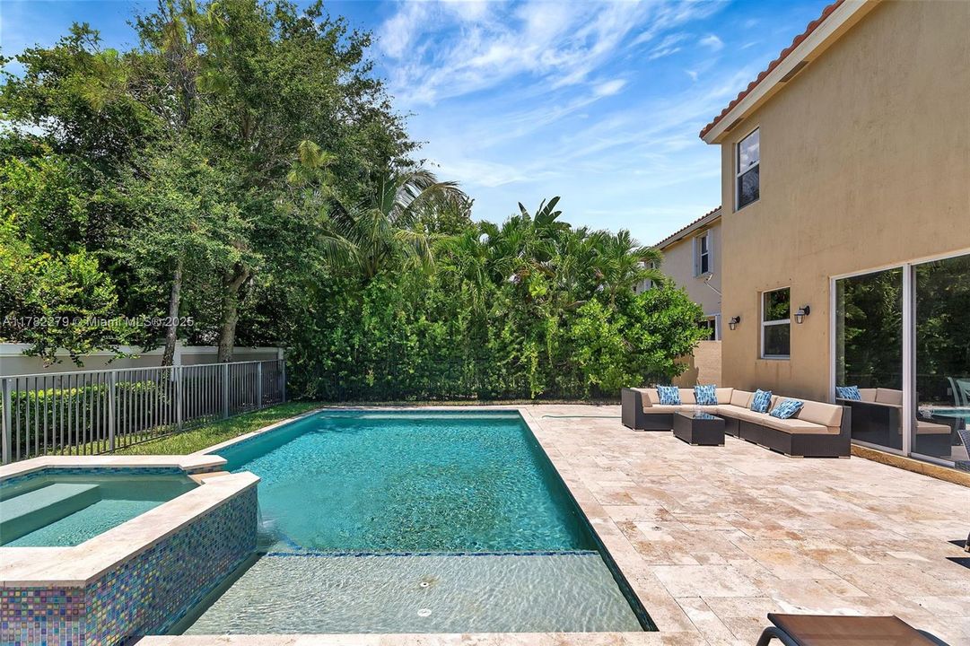 Недавно арендовано: $4,700 (5 спален, 3 ванн, 2816 Квадратных фут)