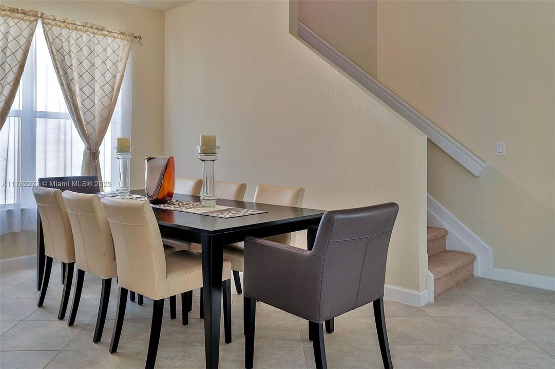 Недавно арендовано: $4,700 (5 спален, 3 ванн, 2816 Квадратных фут)