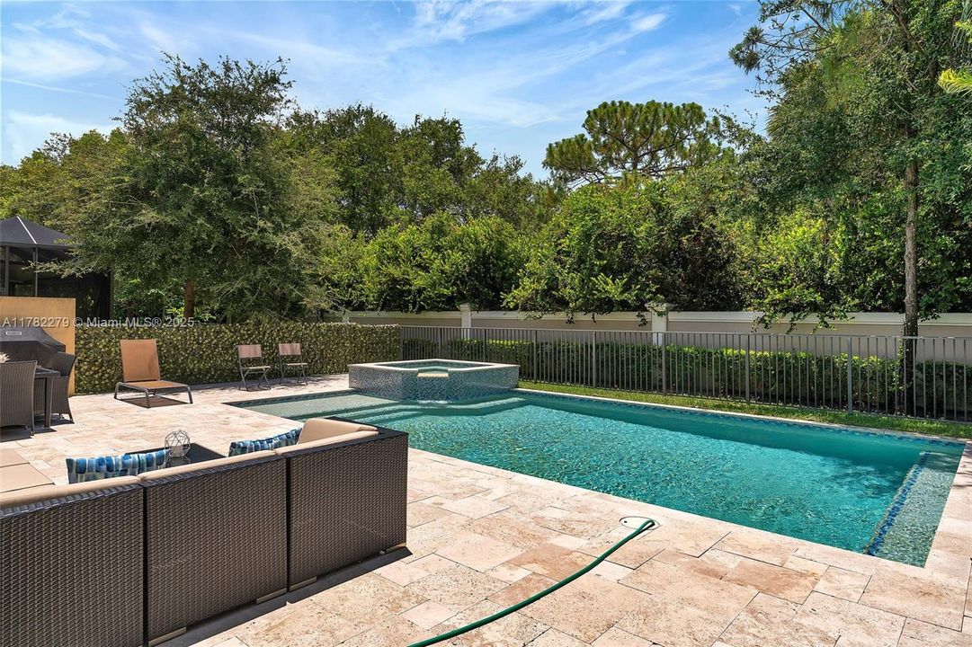 Недавно арендовано: $4,700 (5 спален, 3 ванн, 2816 Квадратных фут)