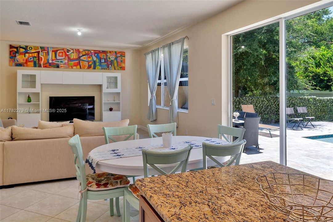 Недавно арендовано: $4,700 (5 спален, 3 ванн, 2816 Квадратных фут)