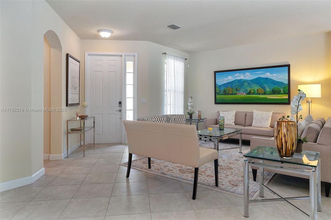 Недавно арендовано: $4,700 (5 спален, 3 ванн, 2816 Квадратных фут)