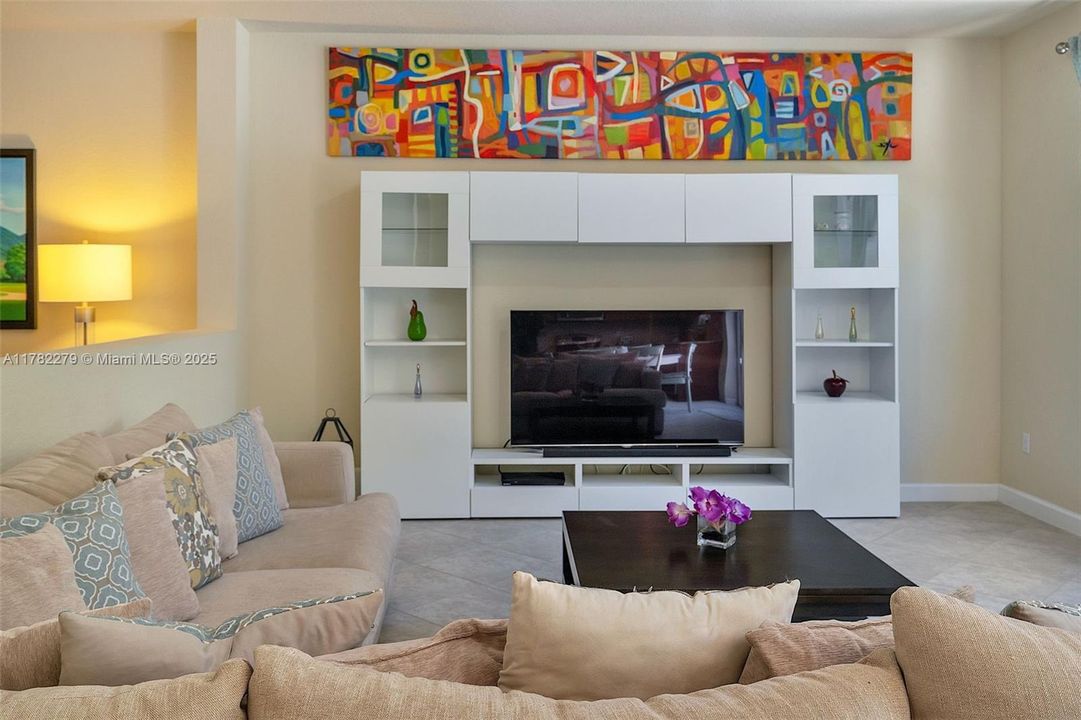 Недавно арендовано: $4,700 (5 спален, 3 ванн, 2816 Квадратных фут)