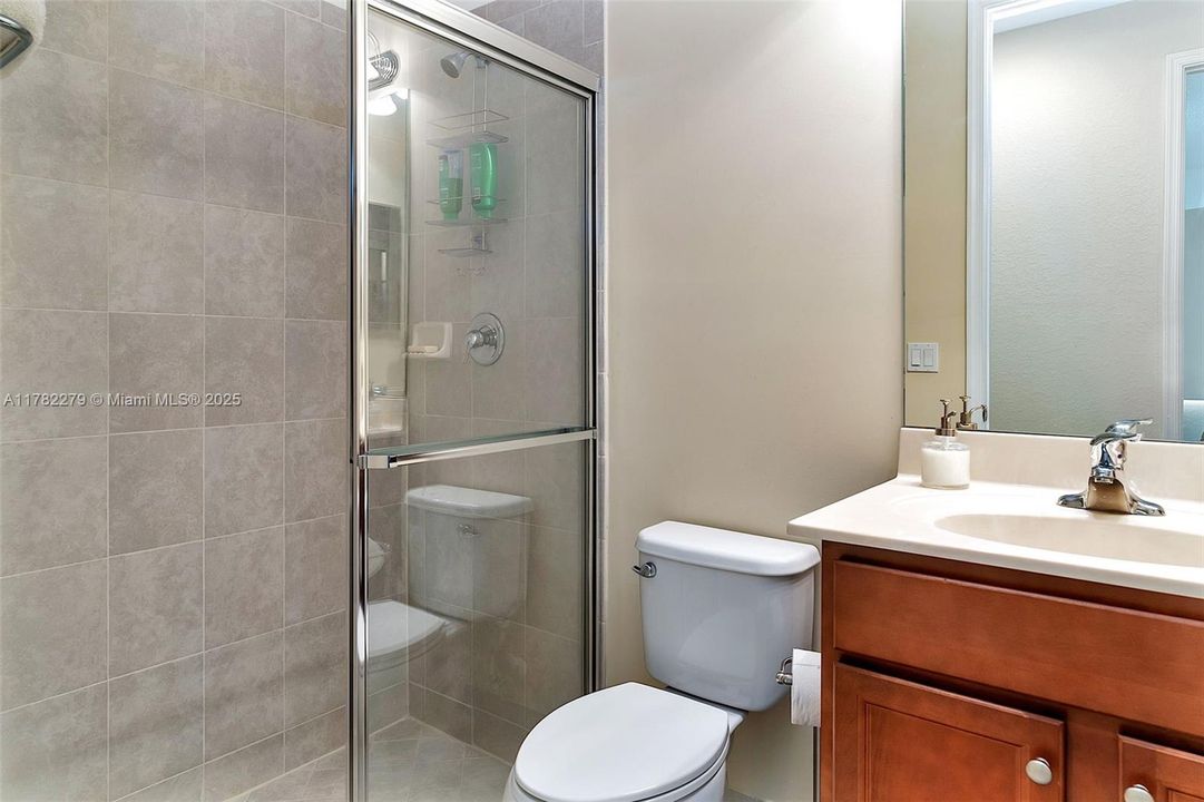 Недавно арендовано: $4,700 (5 спален, 3 ванн, 2816 Квадратных фут)