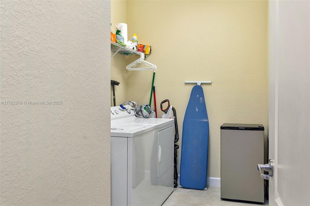 Недавно арендовано: $4,700 (5 спален, 3 ванн, 2816 Квадратных фут)