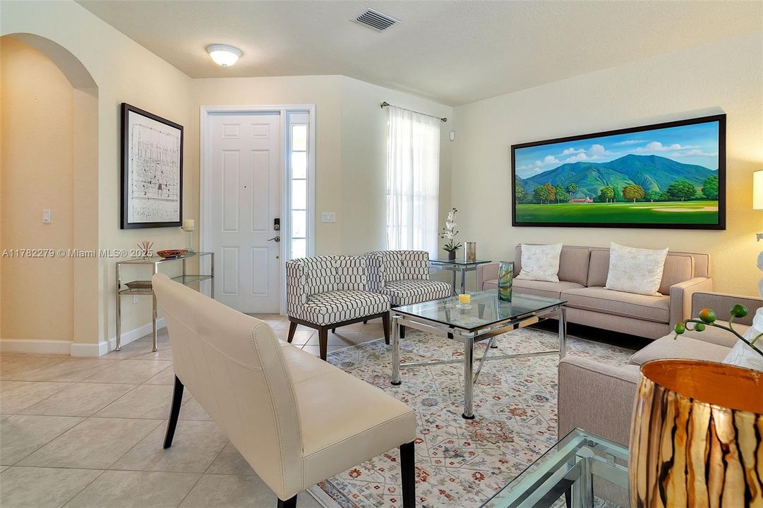 Недавно арендовано: $4,700 (5 спален, 3 ванн, 2816 Квадратных фут)