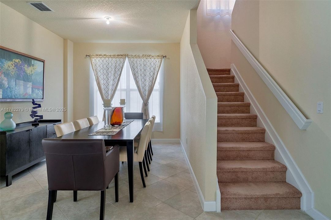 Недавно арендовано: $4,700 (5 спален, 3 ванн, 2816 Квадратных фут)