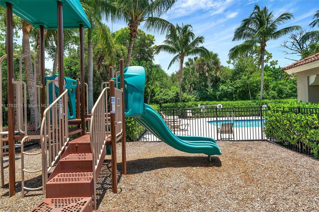 Недавно арендовано: $4,700 (5 спален, 3 ванн, 2816 Квадратных фут)