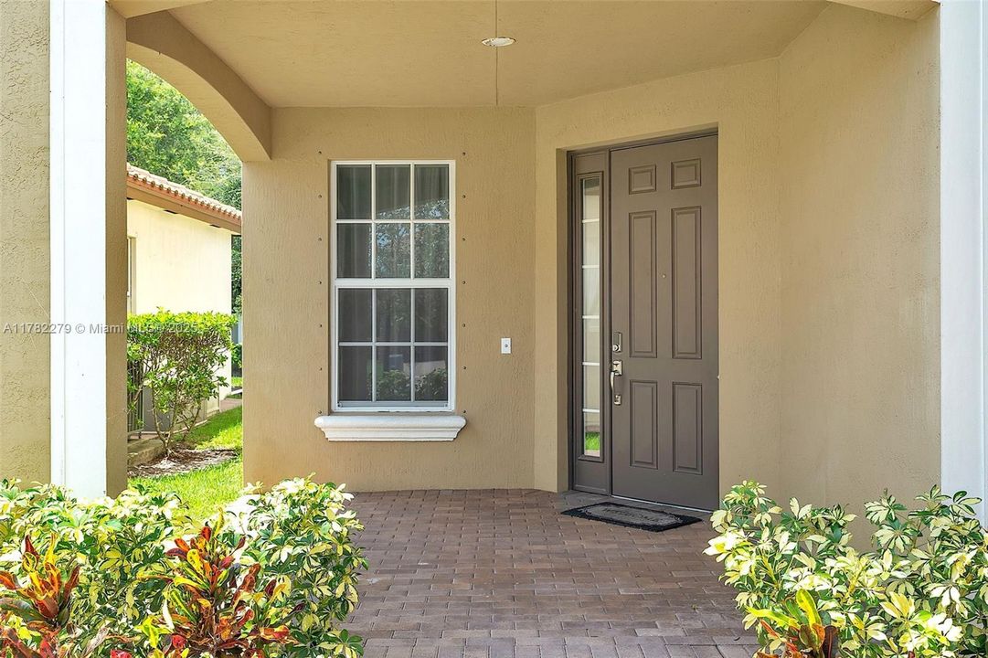 Недавно арендовано: $4,700 (5 спален, 3 ванн, 2816 Квадратных фут)