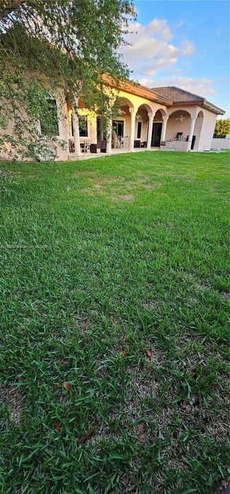 На продажу: $1,350,000 (5 спален, 5 ванн, 4081 Квадратных фут)