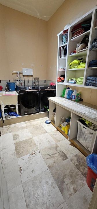 На продажу: $1,350,000 (5 спален, 5 ванн, 4081 Квадратных фут)