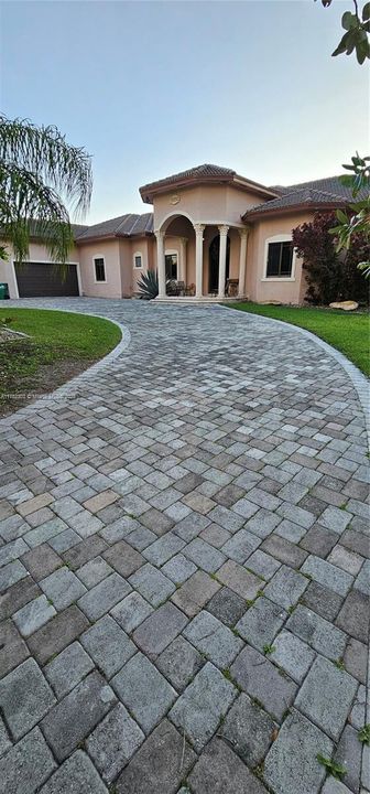 На продажу: $1,350,000 (5 спален, 5 ванн, 4081 Квадратных фут)