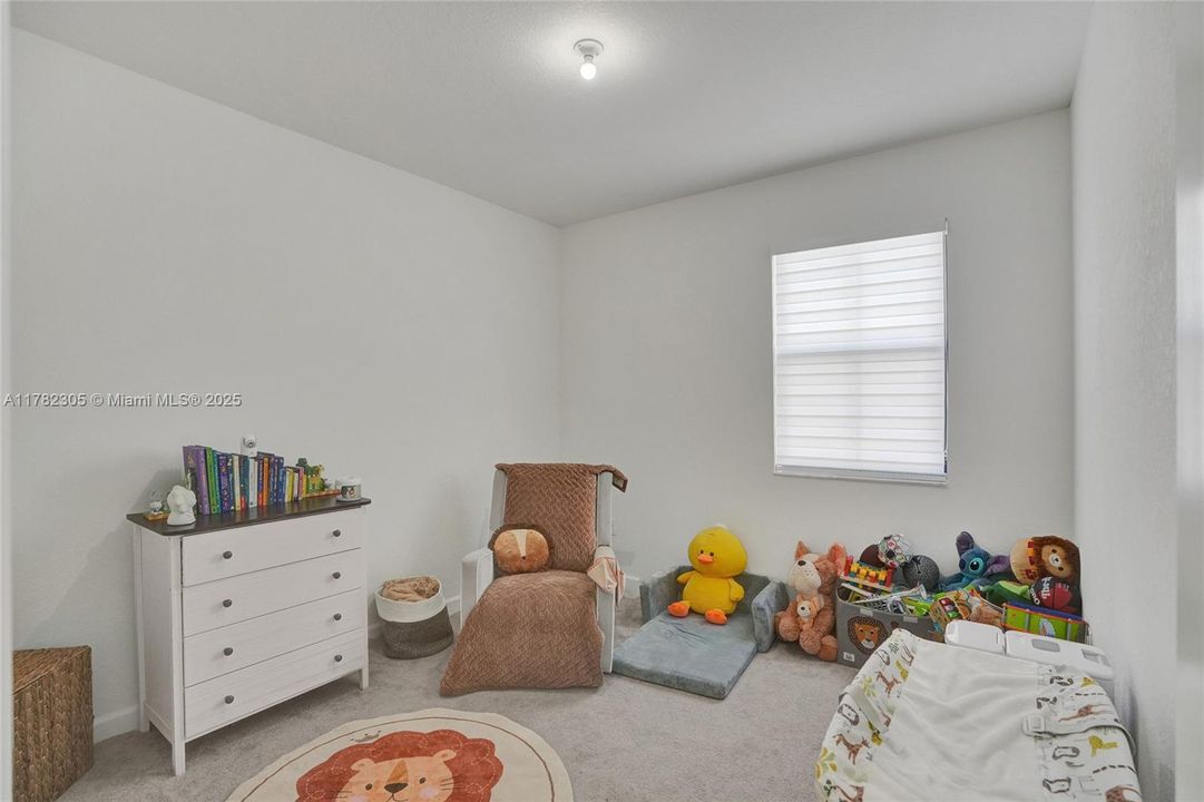 Vendido Recientemente: $649,900 (4 camas, 2 baños, 2598 Pies cuadrados)