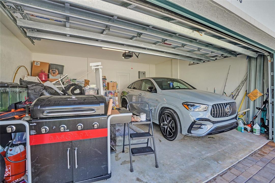 Vendido Recientemente: $649,900 (4 camas, 2 baños, 2598 Pies cuadrados)