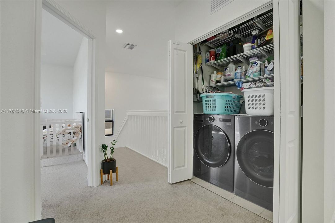 Vendido Recientemente: $649,900 (4 camas, 2 baños, 2598 Pies cuadrados)