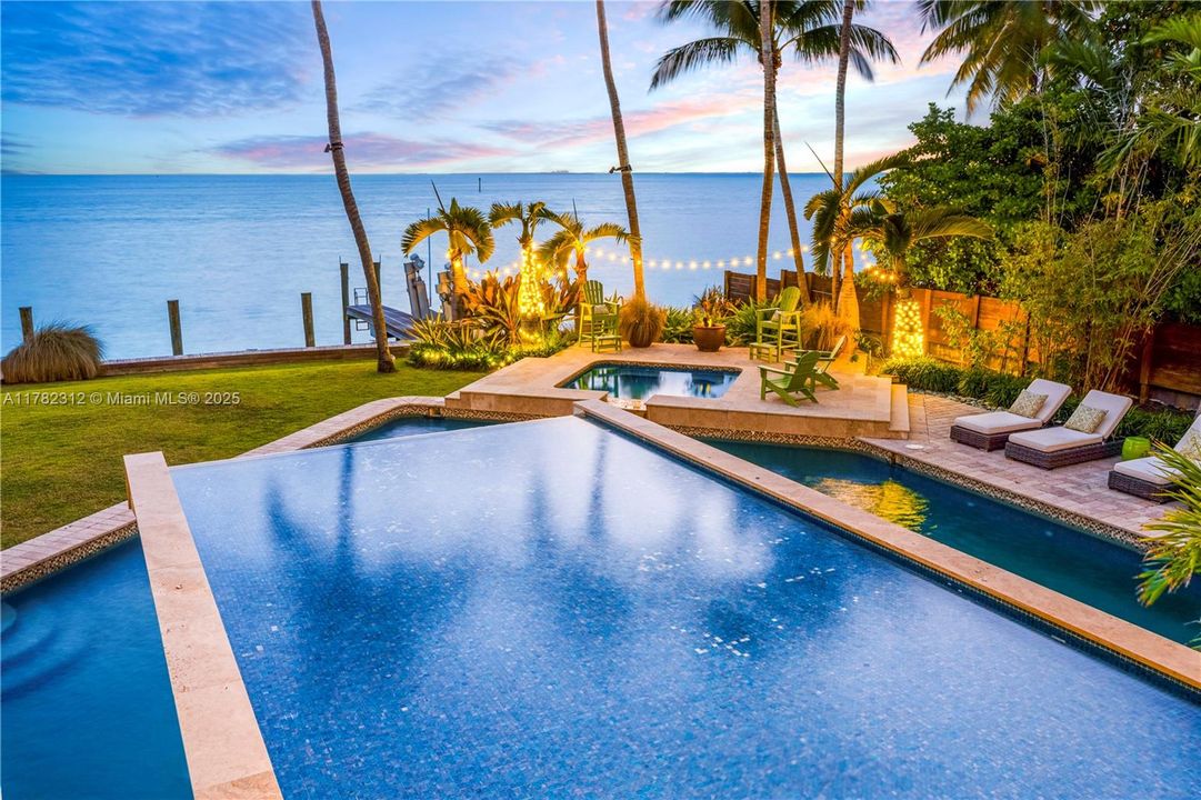 Vendido Recientemente: $19,000,000 (5 camas, 6 baños, 5226 Pies cuadrados)