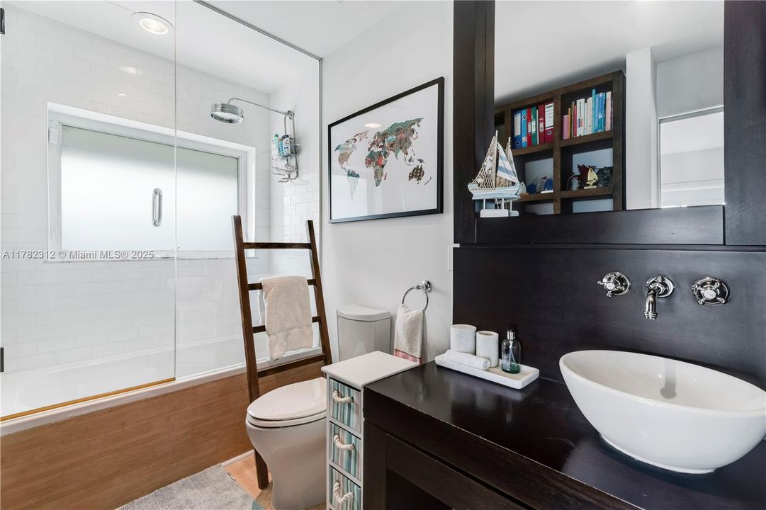 Vendido Recientemente: $19,000,000 (5 camas, 6 baños, 5226 Pies cuadrados)