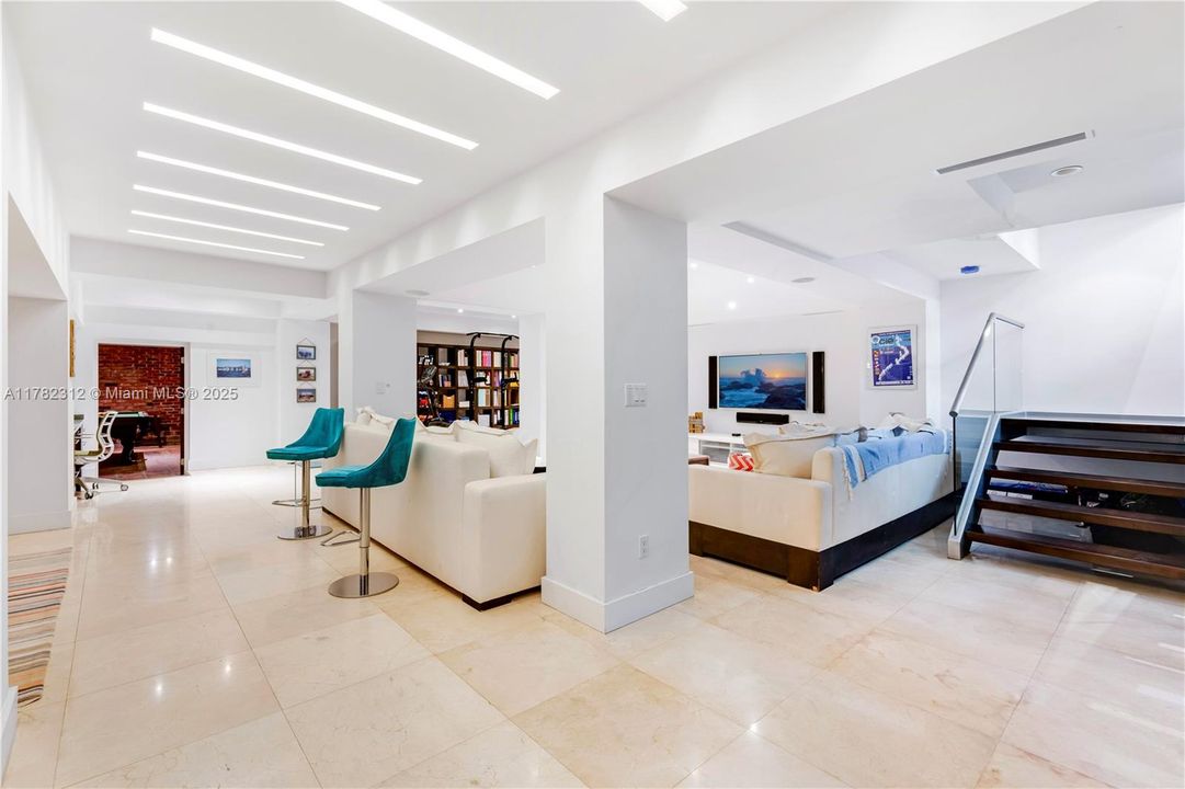 Vendido Recientemente: $19,000,000 (5 camas, 6 baños, 5226 Pies cuadrados)