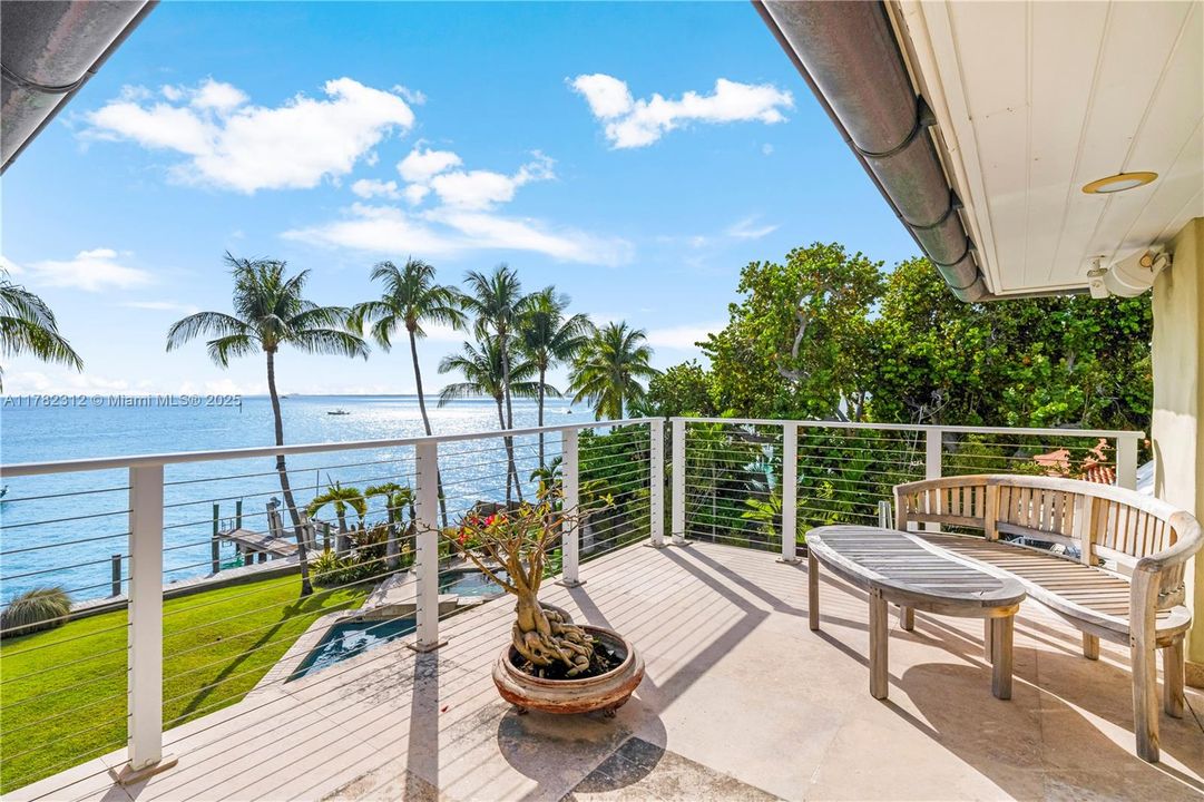 Vendido Recientemente: $19,000,000 (5 camas, 6 baños, 5226 Pies cuadrados)