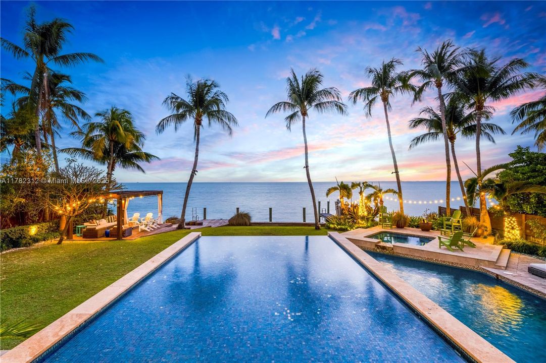 Vendido Recientemente: $19,000,000 (5 camas, 6 baños, 5226 Pies cuadrados)