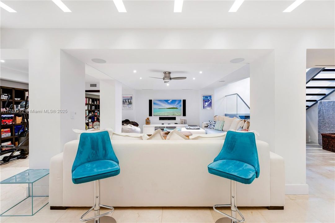 Vendido Recientemente: $19,000,000 (5 camas, 6 baños, 5226 Pies cuadrados)